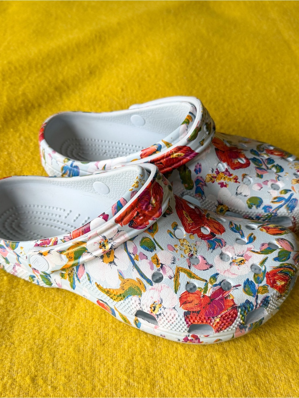 Crocs X Vera Bradley Floral Clog Shoes - 10